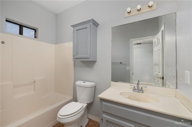 Building Photo - 11 Ruby St