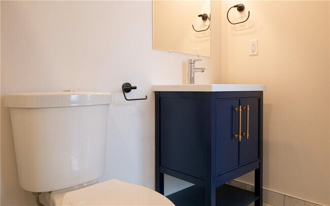 Building Photo - 15 Cranston Ave