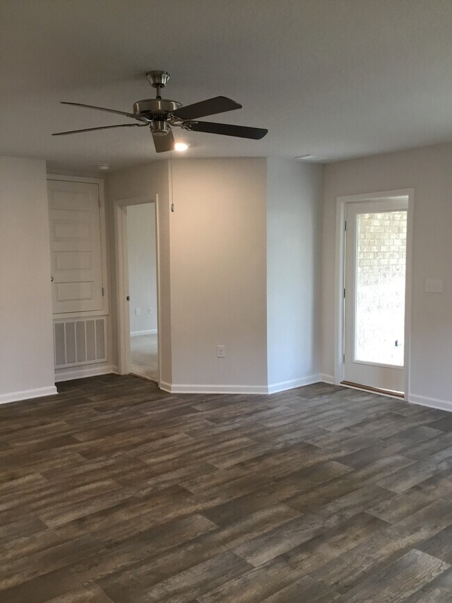 Building Photo - Beautiful 3/2 Family home in Beulah- Close to Navy Federal Credit Union Main Campus!