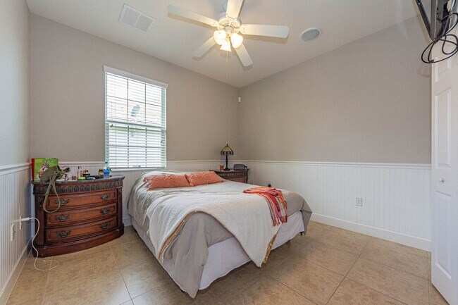 Building Photo - 4250 Diamond Square