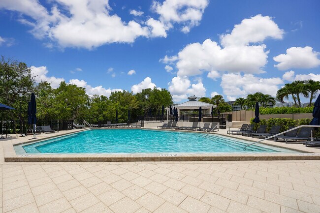 Building Photo - 420 Cove Tower Dr