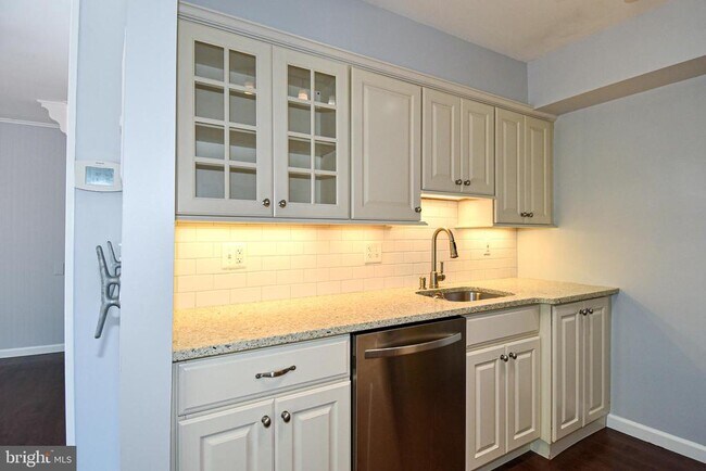 Building Photo - 308 Forbes St