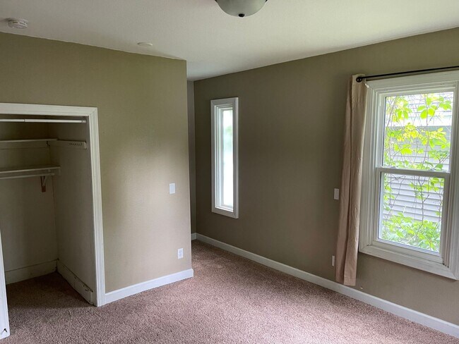 Building Photo - 503 Putnam St