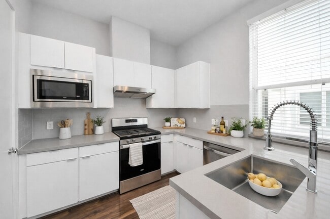 Building Photo - 608 Thornton Rd