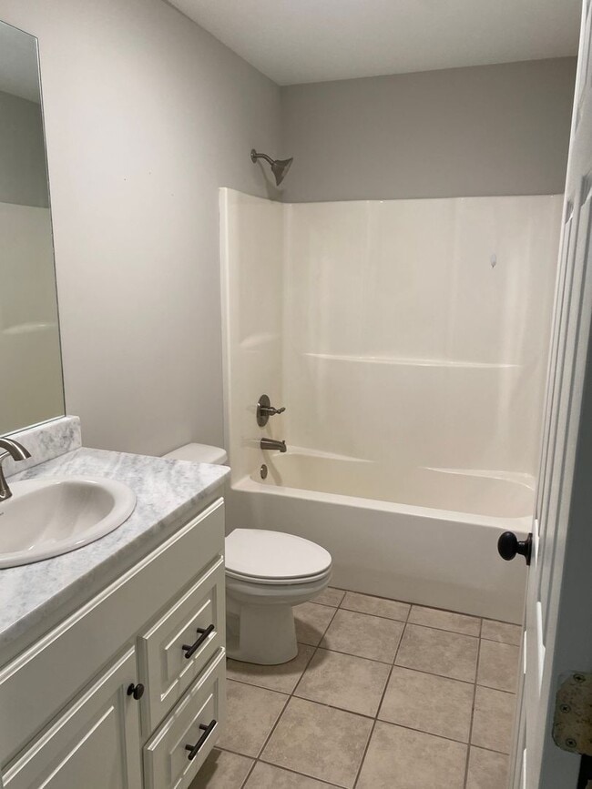 Building Photo - Split Floorplan Nestled off S. Lamar on Pe...