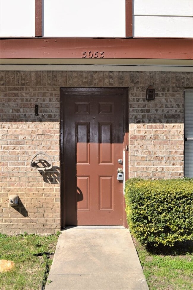 Building Photo - 3053 Olympia Dr