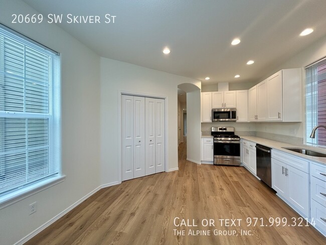 Building Photo - 20669 SW Skiver St