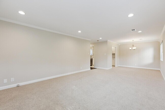 Building Photo - Remodeled 2 Bedroom in Downtown Palo Alto with Central A/C!