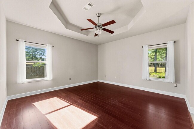 Building Photo - 554 Camellia Ct