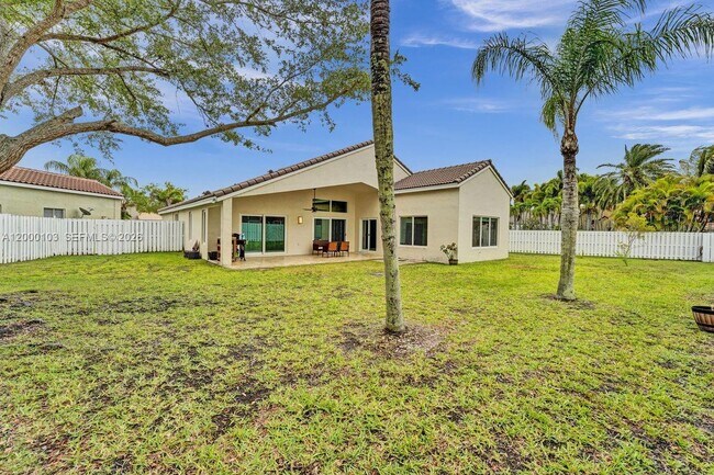 Building Photo - 1063 Cedar Falls Dr