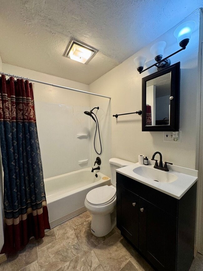 Building Photo - ADORABLE KENAI HOME