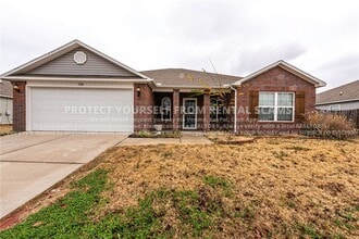 Building Photo - 1336 S Splash Dr