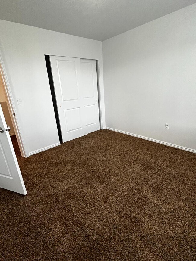 Building Photo - 5059 W Red Shale Rd