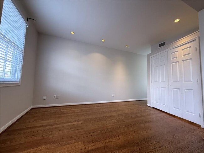 Building Photo - 2813 Saint St