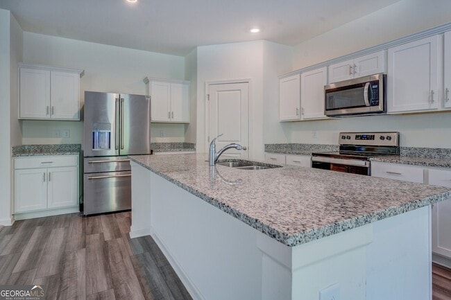 Building Photo - 7061 Rochford Dr