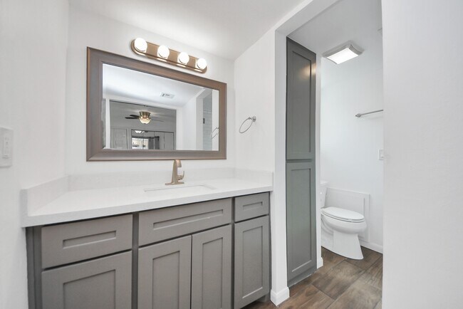 Building Photo - 10327 Sageburrow Dr