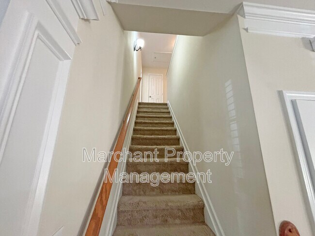 Building Photo - 304 Horsepen Way