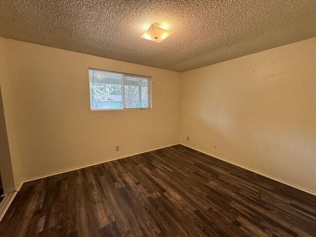 Building Photo - 3 Bedroom 2 Bath House in Santa Clara Area