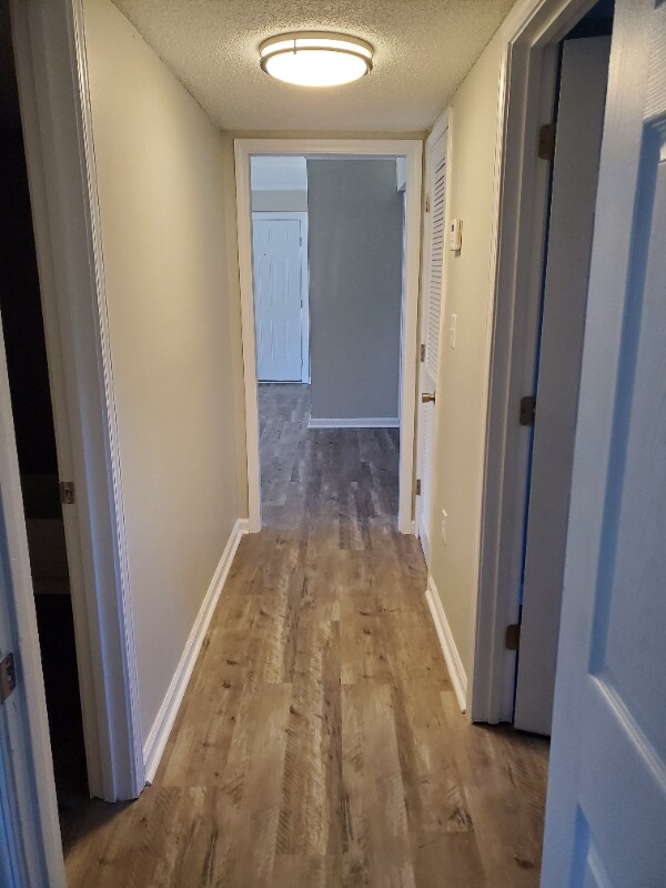 Building Photo - 601 Riverhill Cir
