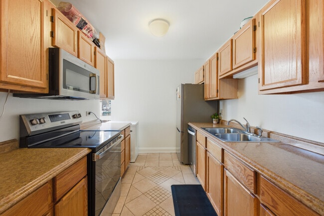 Building Photo - 200 N Dearborn St