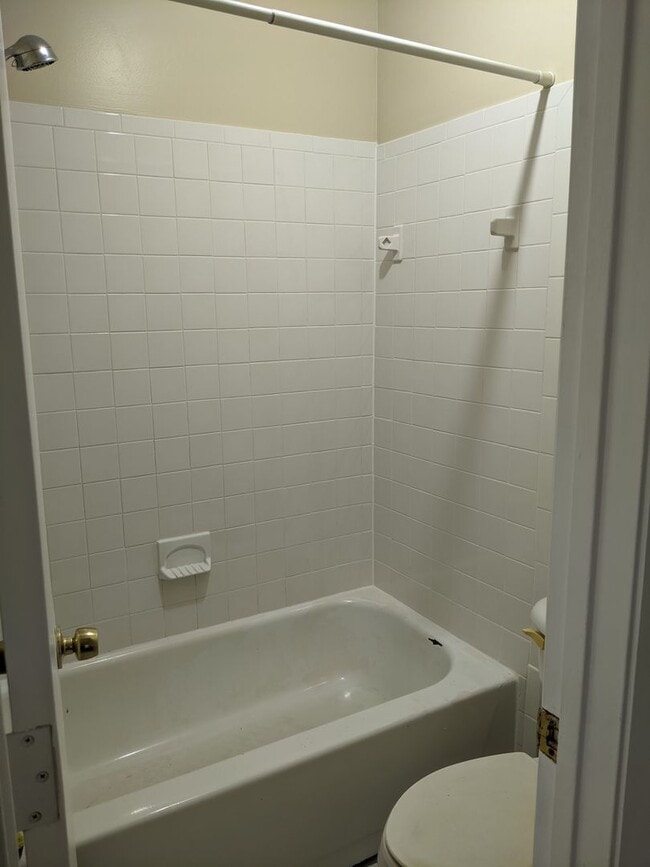 Building Photo - Oakwood Villas - Two Bedroom Two Bath Town...