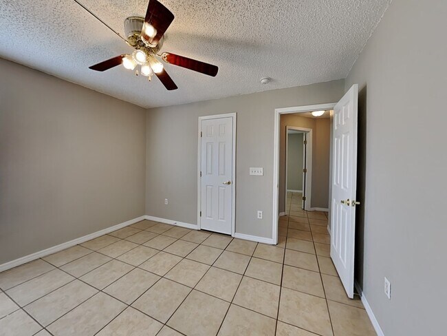 Building Photo - 817 Highland Crest Loop