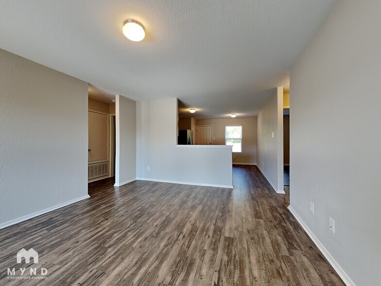 Building Photo - 303 Westwood Dr