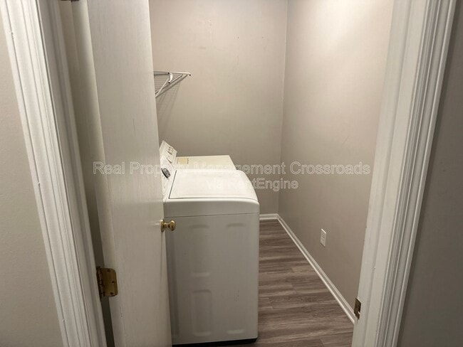 Building Photo - 832 N California St