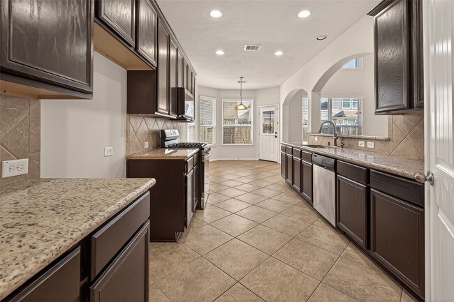 Building Photo - 24914 Diamond Ranch Dr