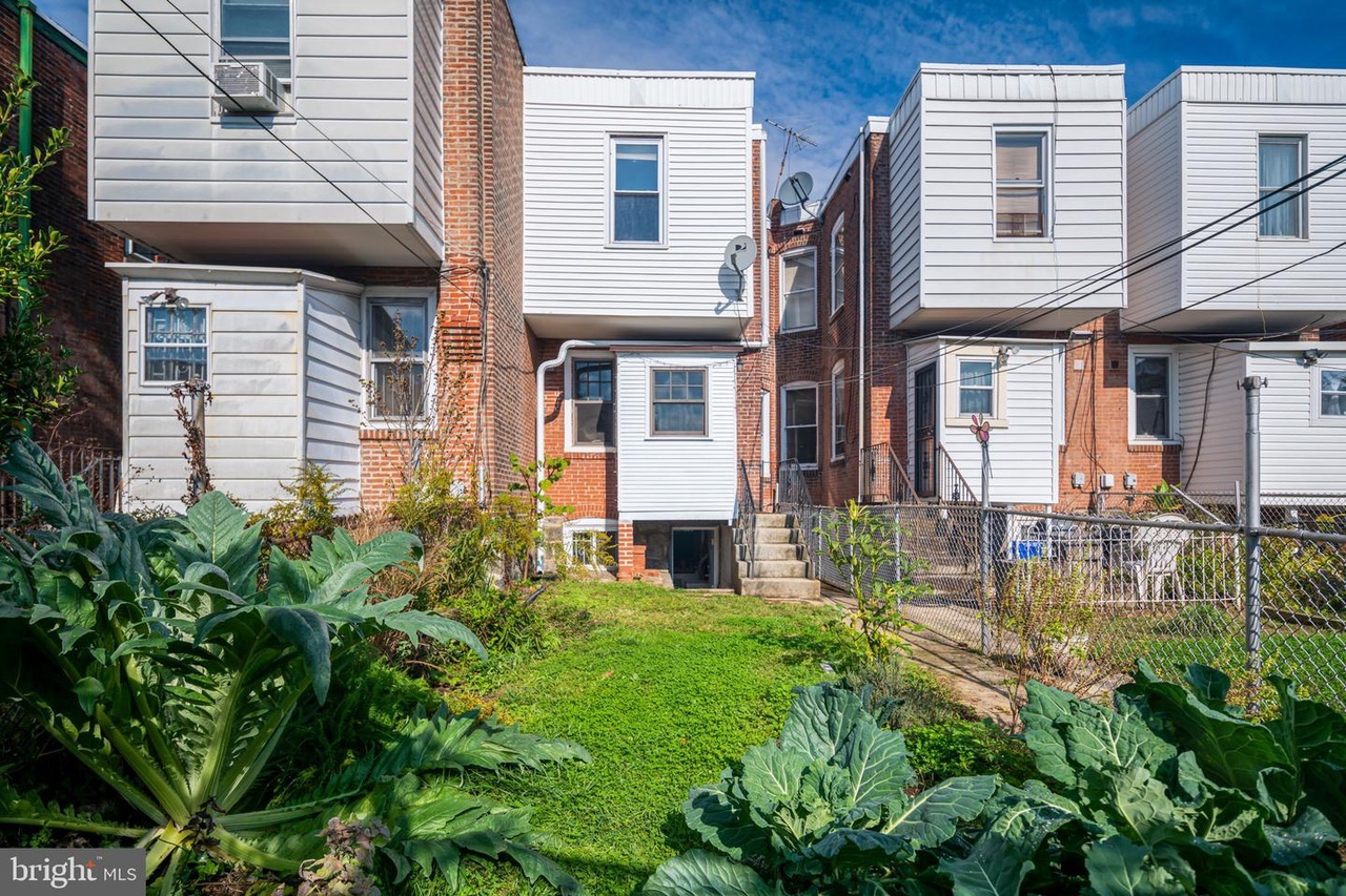 23_BACKYARD_2 - 6212 Webster St