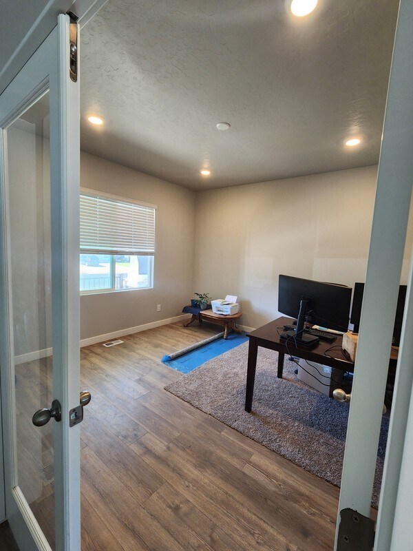 Building Photo - 4186 W 800 S