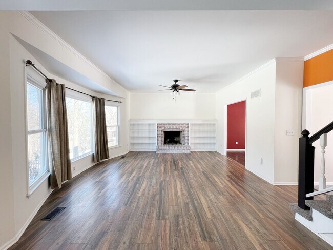 Building Photo - Stunning 4-Bedroom Home in Overland Park!