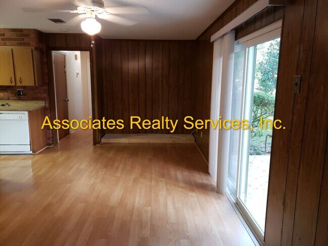 Building Photo - *Sublease* Cute Renovation in Northwood!
