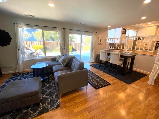 Building Photo - 3253 Pomace Ct