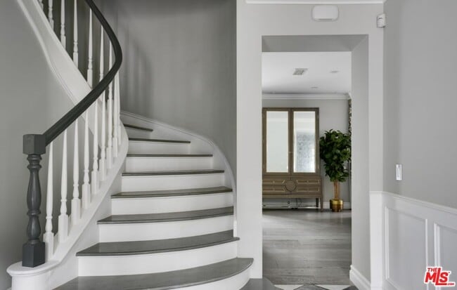 Building Photo - 1214 Coldwater Canyon Dr