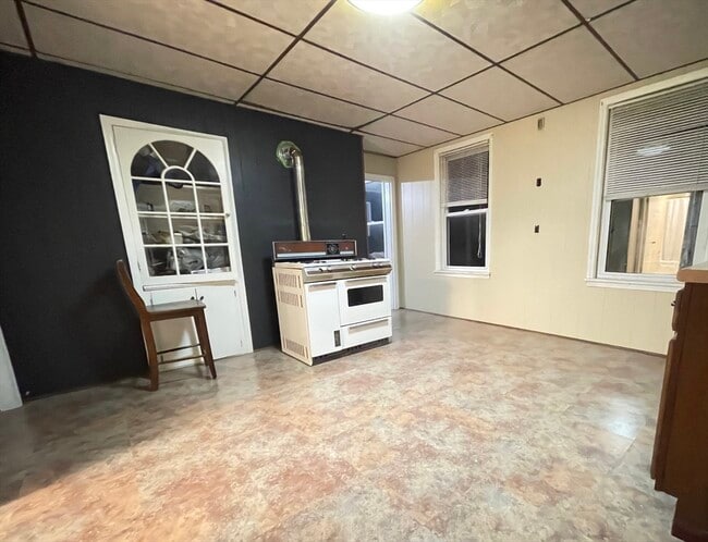 Building Photo - 12 E Shelby St