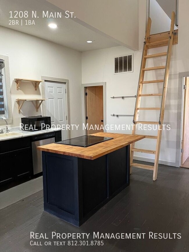 Building Photo - 1208 N Main St