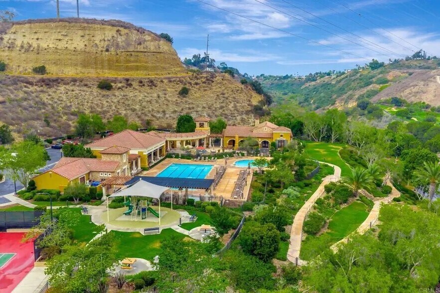 Building Photo - 2642 Bellezza Dr