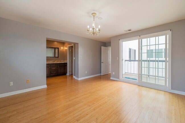 Building Photo - Beautiful Redondo Beach Condominium Rental!