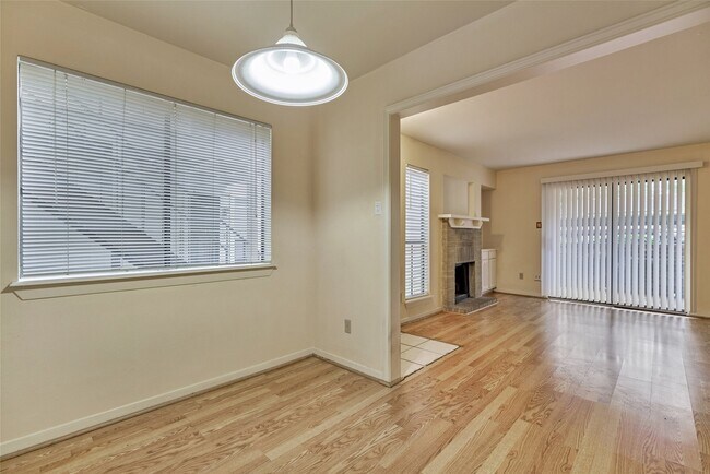 Building Photo - 3500 Tangle Brush Dr