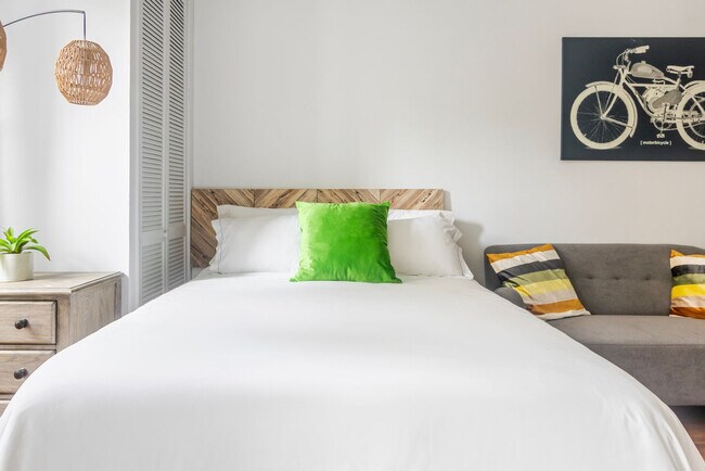 Building Photo - 765 Washington St