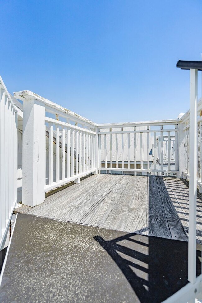 Building Photo - 3 bedroom, 2 1/2 bath unfurnished Townhouse located in Surf City-Ocean views