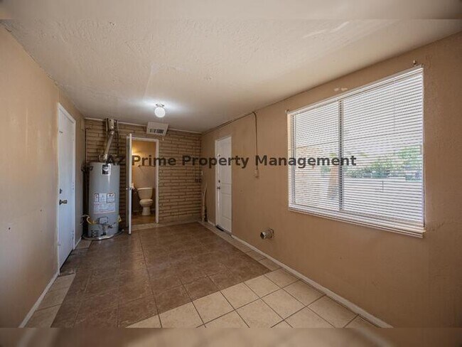 Building Photo - 2130 W Cortez St