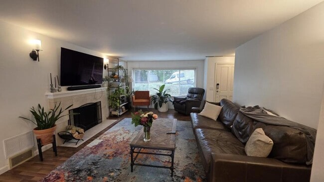 Building Photo - 10632 SE 4th St