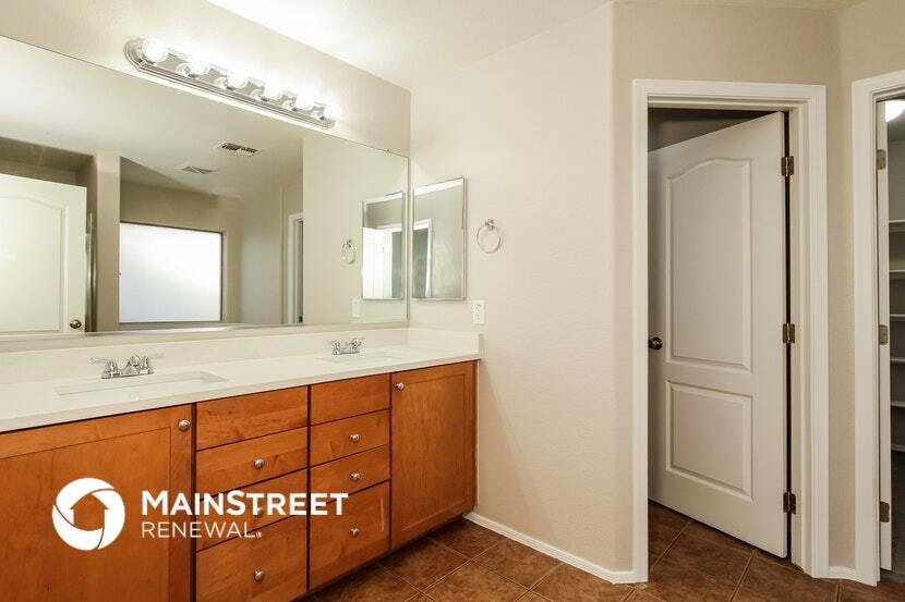 Building Photo - 6321 W Valencia Dr