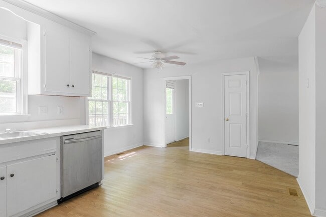 Building Photo - Great Home for Rent in the Lucks Lane Corr...