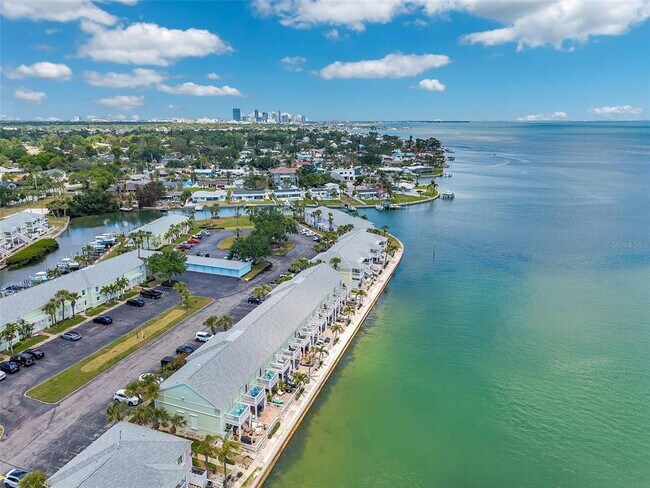 Building Photo - 4768 Coquina Key Dr SE