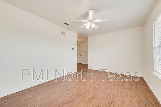 Building Photo - 3008 Prairie Ave