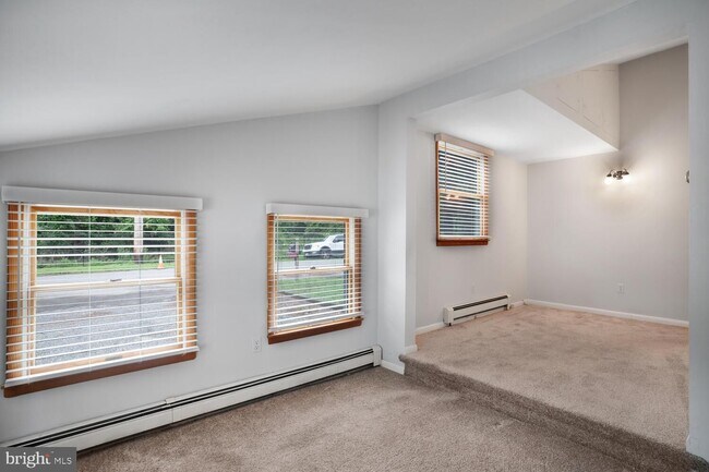 Building Photo - 9 Admiral Dr