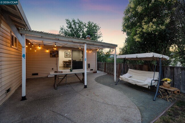 Building Photo - 1208 Roseann Dr